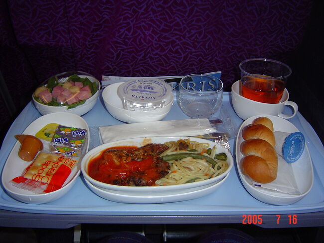 食事はチキンを選択。<br />チキンも美味しかったけど、付け合わせのパスタも良かったです。