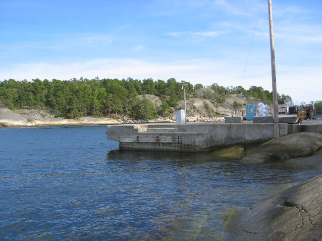 Finnhamn港：フェリーがなかなか来なかったので釣りをしました。全然当たりはなかったんですけどね。