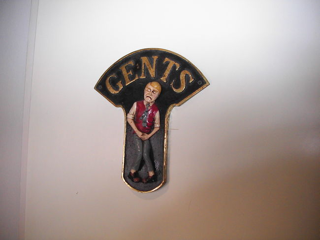 レストランのトイレのドアにて。<br />楽しいです。