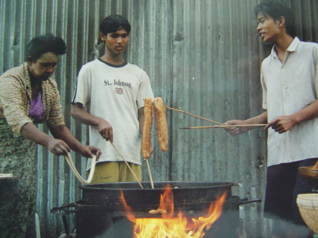 細長い揚げパン,味は....?