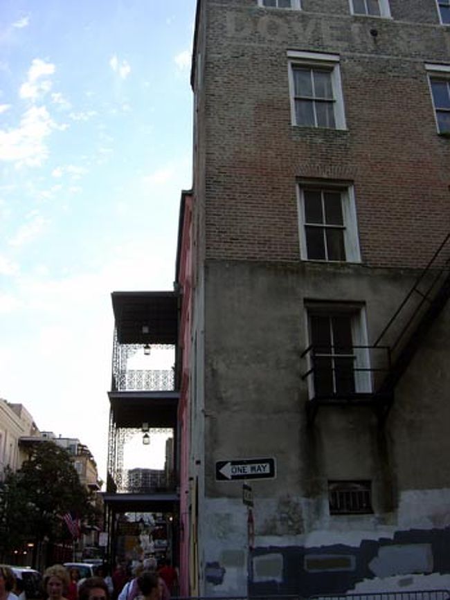 観光で栄えてる路から横に一歩入るとちょっと人気のない路が結構あってドキッとする。<br />夜とかは気をつけないとあかんなぁ