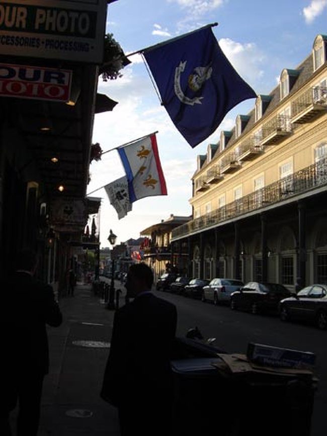 ニューオリンズの街中。<br />今は水浸しで大変なことになってるんだろうな・・・<br />街中を歩くときは決まって快晴♪<br />写真も撮りガイがありますｗ