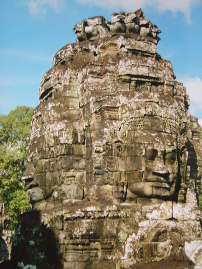 バイヨンの四面は威圧感が有る.