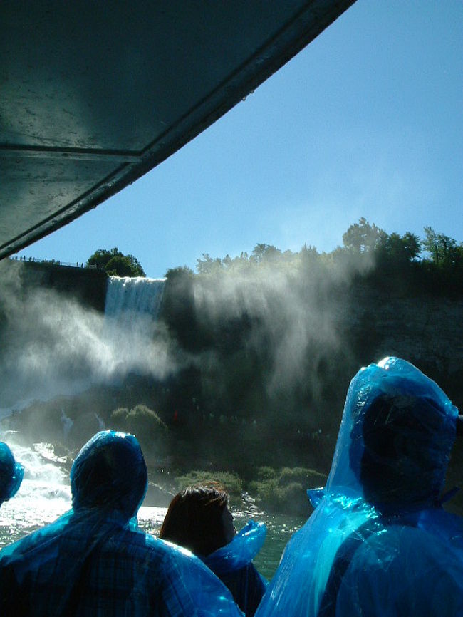 デジカメは水に弱いのでなかなか迫力のある写真は撮れませんが・・・