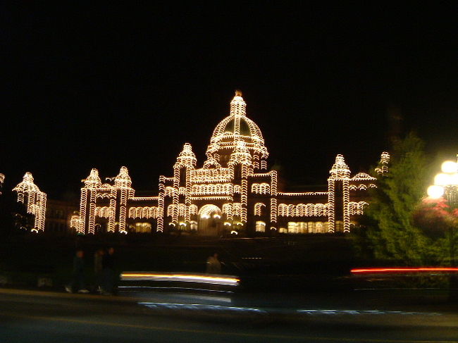 夜の「州庁舎」