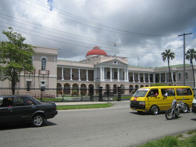 国会議事堂です。<br /><br />1834年に建てられました。<br />美しいデザインの建築だった。