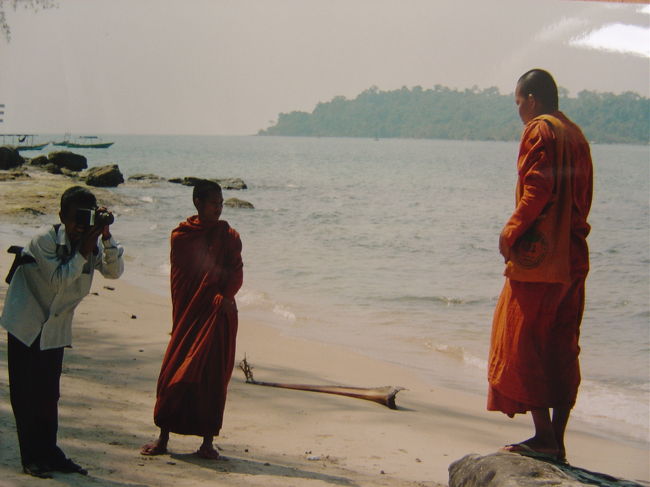 海岸で記念撮影,やはり坊主も人の子です.