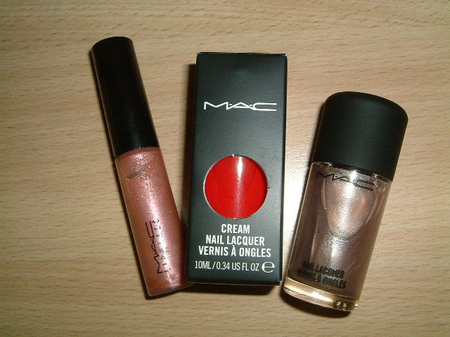 カナダの化粧品メーカー「MAC」のものです。<br />バンクーバーの空港で買いました。