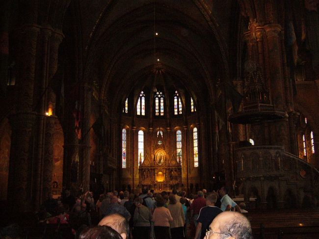 教会内部です。<br /><br />暗くてよく見えませんが、オスマン朝の色彩が美しいです。