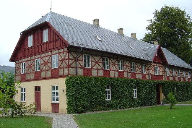 oshiro de hataraiteiru hitotachi ga sundeiru tokoro. dato omou...?