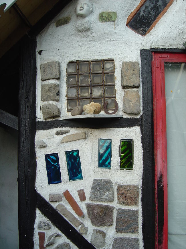 ie no kabe.sukoshi kotteiru..!?