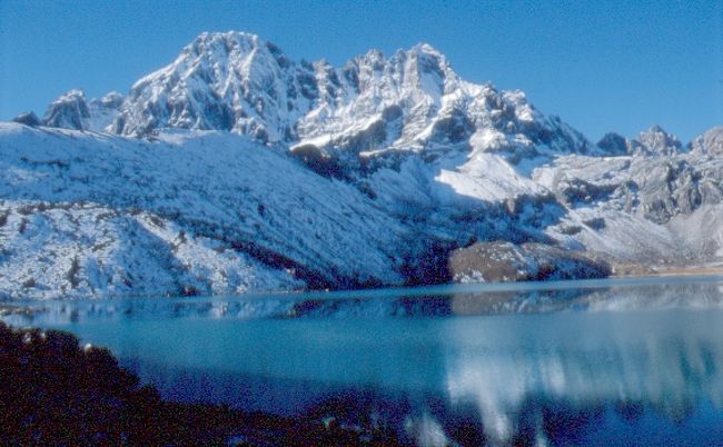 無名峰も素晴らしい。<br />ヒマラヤも寒くなった。<br />冬の到来を感じる。<br /><br />