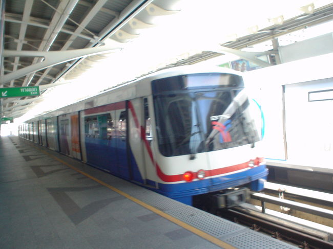 マッカサン駅から電車に乗りました。