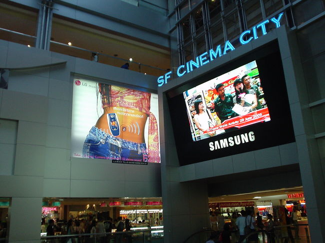 MBK CENTRE<br />映画館やフードコート、お土産屋などが揃う、便利なショッピングセンター。<br />お土産の纏め買いに便利です。