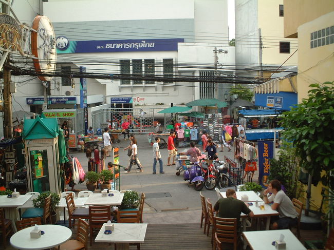 カオサン通りのカフェからの眺め