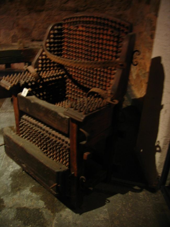 ローデンブルクにある、中世犯罪博物館なるものに行った。なかなか興味深い。拷問するための道具がたくさん紹介されており、かなり痛々しい。