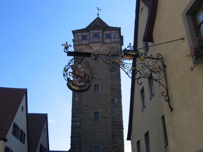 街の様子?<br />お店にはそれぞれユニークな看板をつけている。<br />これを見るのも結構面白い。<br />