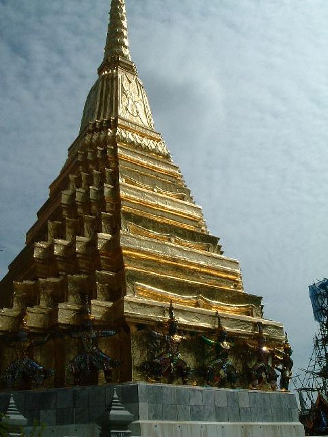 ここは、ヤックを祭っています。<br />周りは、鬼で固められています