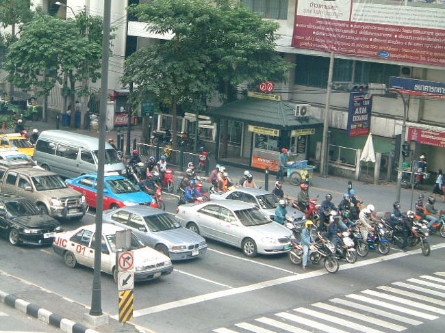 タイは、交通渋滞がすごいんです。<br />なので、排気ガスがいっぱい。