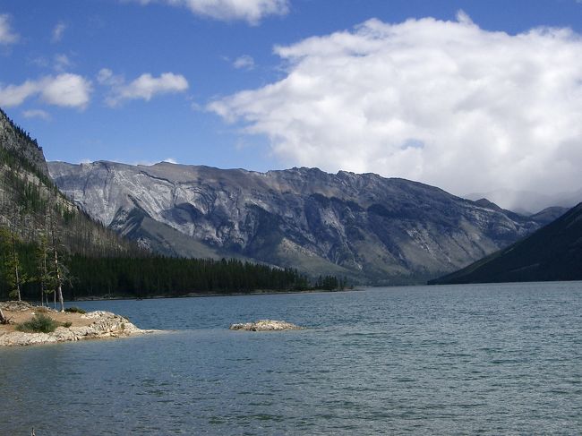 ミネワンカ湖です。全長２０kmもある細長い湖。リスが桟橋を走り回っていました。あのすばしっこさにシャッターを切ることが出来ず・・・。
