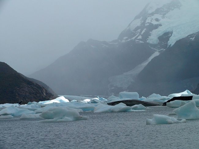 オネリ湖　　<br />オネリ、アガシス、ボラドス各氷河から流れてきた流氷群です<br />