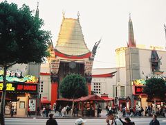 チャイニーズ・シアター（Grauman's Chinese Theater）


ご存じハリウッド（Holleywood）のランドマーク一つであるグローマンズ・チャイニーズ・シアター（Grauman's Chinese Theater）です。
通称はチャイニーズシアターだけで通用しています。

今回宿泊したホテル、ハリウッド・ルーズベルト（The eywood Roosevelt）の目の前で、前回のロサンゼルス滞在に続き2回目の訪問です。 
ハリウッド大通り（Holleywood BLVD）沿いにあります。


The Hollywood Roosevelt, Holleywood, Los Angeles, California