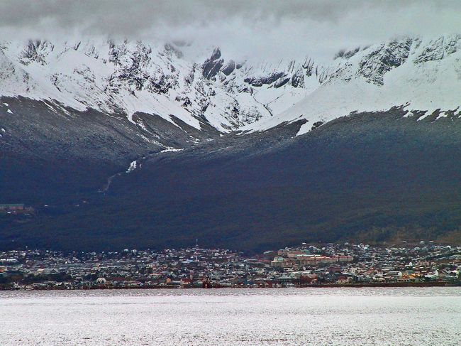 ビーグル海峡からフェゴ島の<br />ウシュアイアの町です