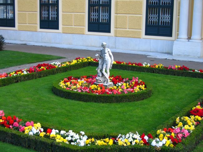 さらにその脇のガーデニング?。<br />鮮やか。