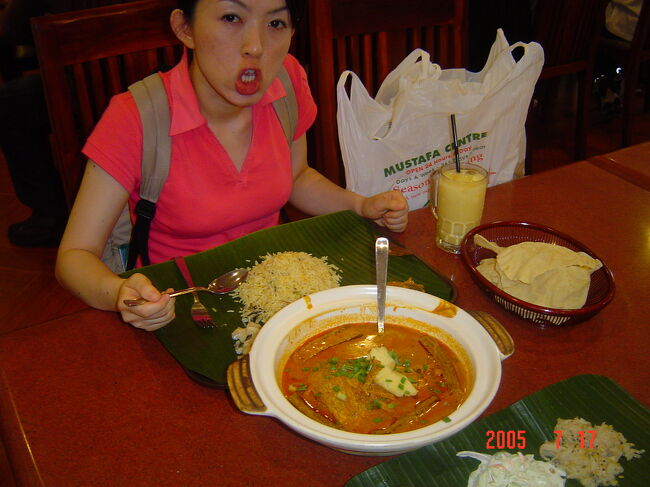 初フィッシュヘッドカレー!!<br />辛いのはそれほど得意ではないのですが、おいしくてばくばく食べてしまいました。<br />サフランライスが良く合います。<br />飲み物はマンゴラッシー☆