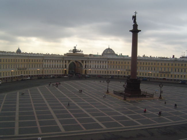 <br /><br /><br />宮殿前広場