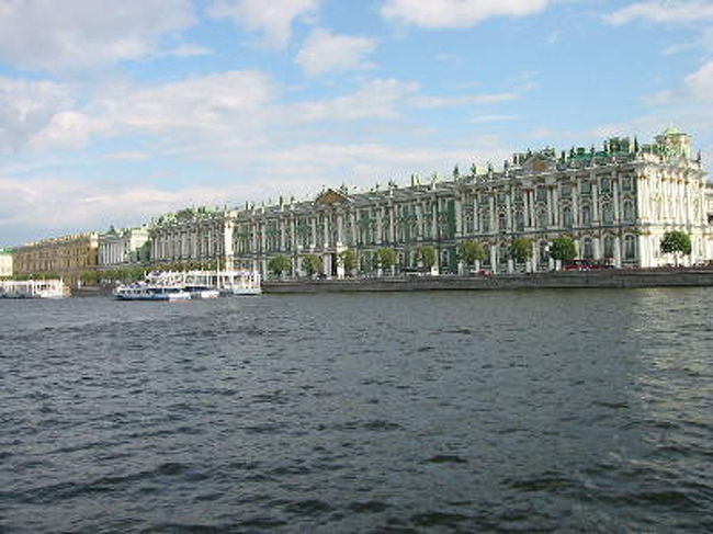 <br /><br />ネヴァ川畔のエルミタージュ国立美術館