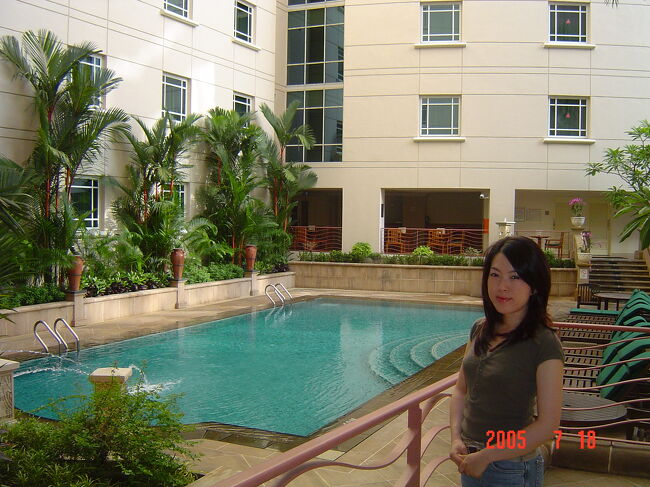 グッモーニン！！さわやかな朝です。<br />我々の泊まった部屋は３階のエレベーターから一番遠い部屋･･･<br />「めんどくせーなー」っと思っていたら、プールを通ればすぐにエレベーター前へ行ける事を発見！！（プールへの入り口が部屋の真ん前だったのです）<br />それ以来プールは通り道となりました。