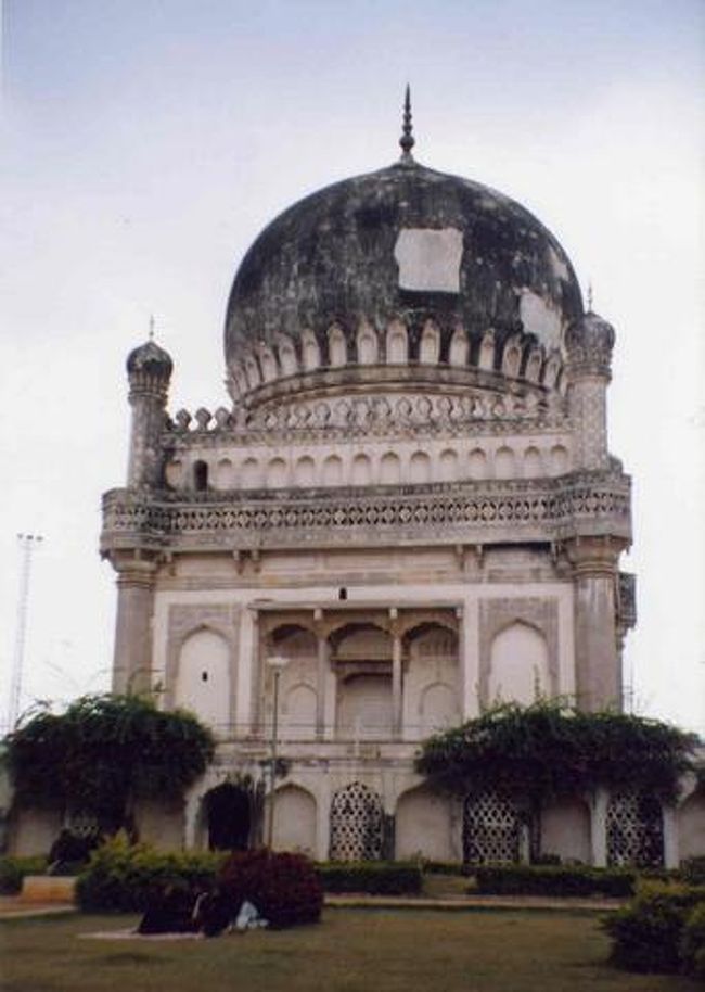 ハイダラバード郊外の遺跡。美しい公園