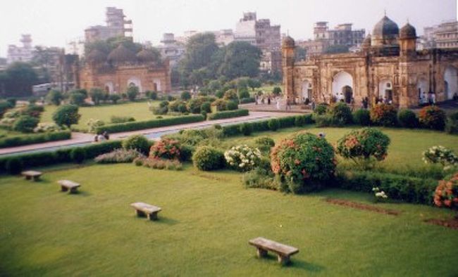 ダッカの公園。オールドダッカ一日散歩の終点です。<br />その他バングラ旅行記は、本編TRAVELING SONGSにて公開しています。