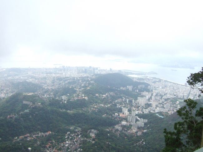 コルコバードの丘からリオ２