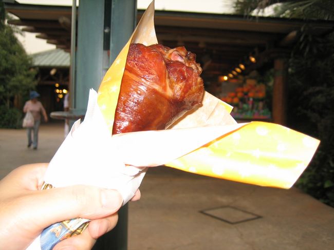 ターキーです。ジュラシックパーク近くで売ってます。味はフツー。