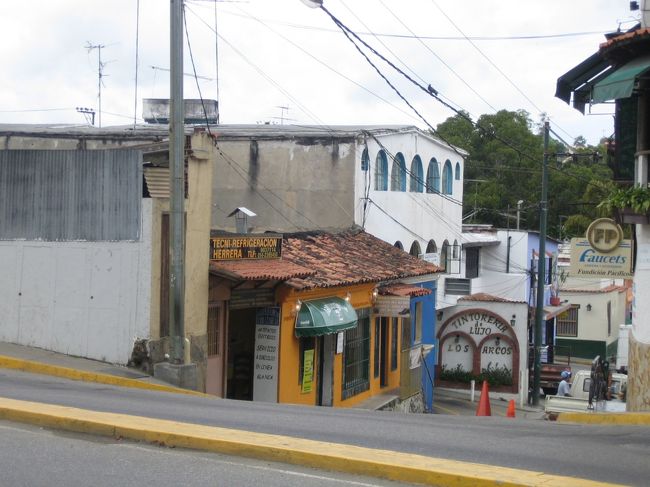 レストラン。<br /><br />ランチを食べました。<br />スープ、ステーキ＆ライス、サラダ、デザート。<br />パンも付いていた。<br />すべてがとっても美味しかった。<br /><br />お値段？幾らだったかな・・・<br />でも、安かったと記憶あり！<br /><br /><br />