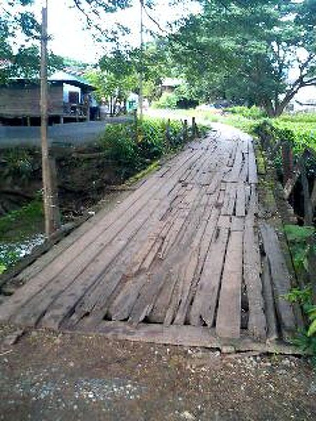 翌日は早起きしてミャンマーに行くことに。メーソート発バンコク行きのバスが10時に出るため早起きしたのです。