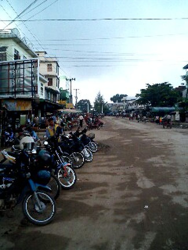 なんかミャンマーに入った時から思ったのが町がどんよりしています。