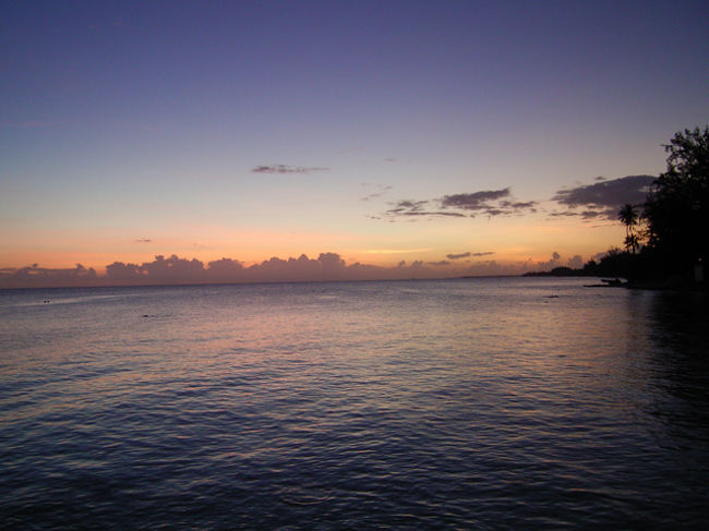 アバトルパスの夕日です。のどかな島です。