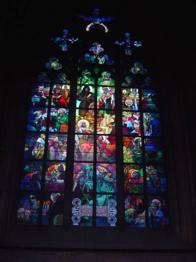 <br /><br /><br /><br /><br /><br /><br />アール・ヌーヴォーの画家ミュシャの描いたステンドグラス