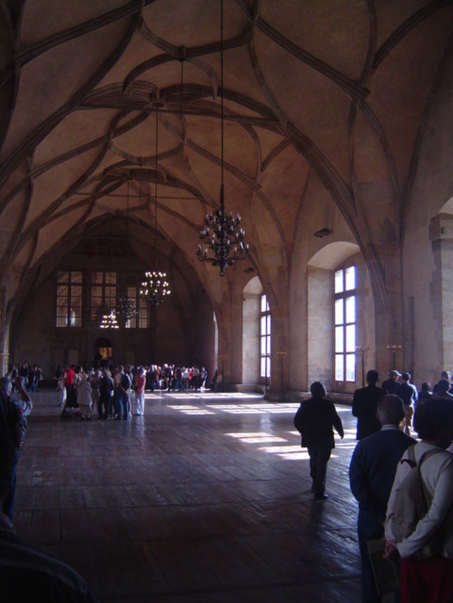 <br /><br /><br /><br /><br /><br /><br />旧王宮の大広間「ブラディスラフホール」