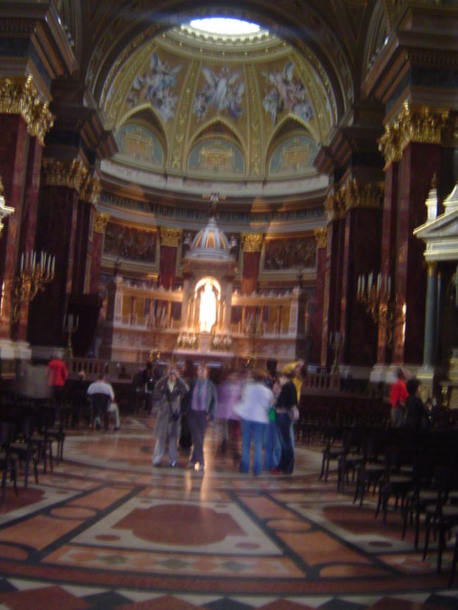 <br /><br /><br /><br /><br /><br /><br />聖堂内部