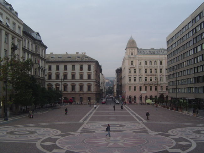 <br /><br /><br />教会前広場