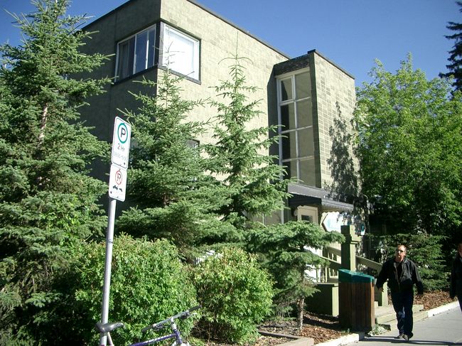 こちらがそのアロー・モーテル。こう見えて部屋はかなり広かったです。ベッドは４つ有り、バスルームも２つありました。