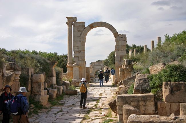 トラジャノス帝の凱旋門　やはり十字路の４カ所にあったが殆ど壊れてしまっています。