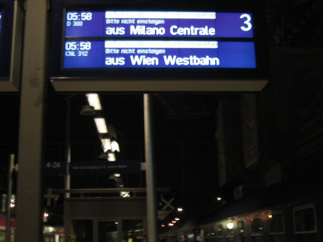 翌朝、６時フランクフルト到着。<br />かなり眠かったが、列車の外に出ると、寒さで目も覚める。<br />数日間ぶりのフランクフルトだが、寒さは少しずつ増している様子。早朝のせいもあってか、吐く息が完全に白い。<br />帰りの飛行機までの時間もあるので、町に繰り出すことに。