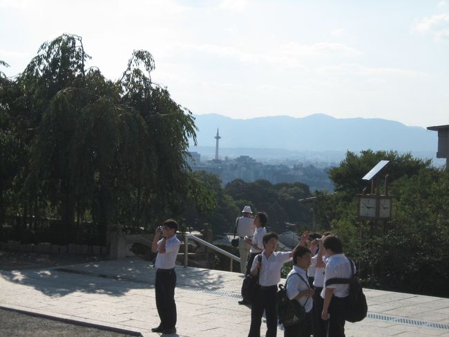 修学旅行生たちがちらほら。さすが有名スポット。いついっても学校の行事で来た学生がいる気がします。それにしてもいい眺め。
