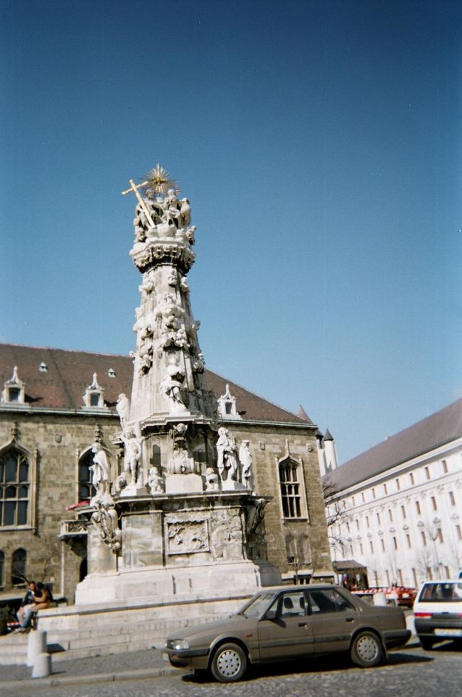 三位一体の像<br /><br />ペスト終焉を記念して建てられました