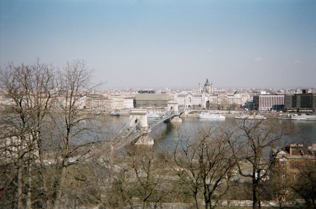 ドナウ河にかかるくさり橋